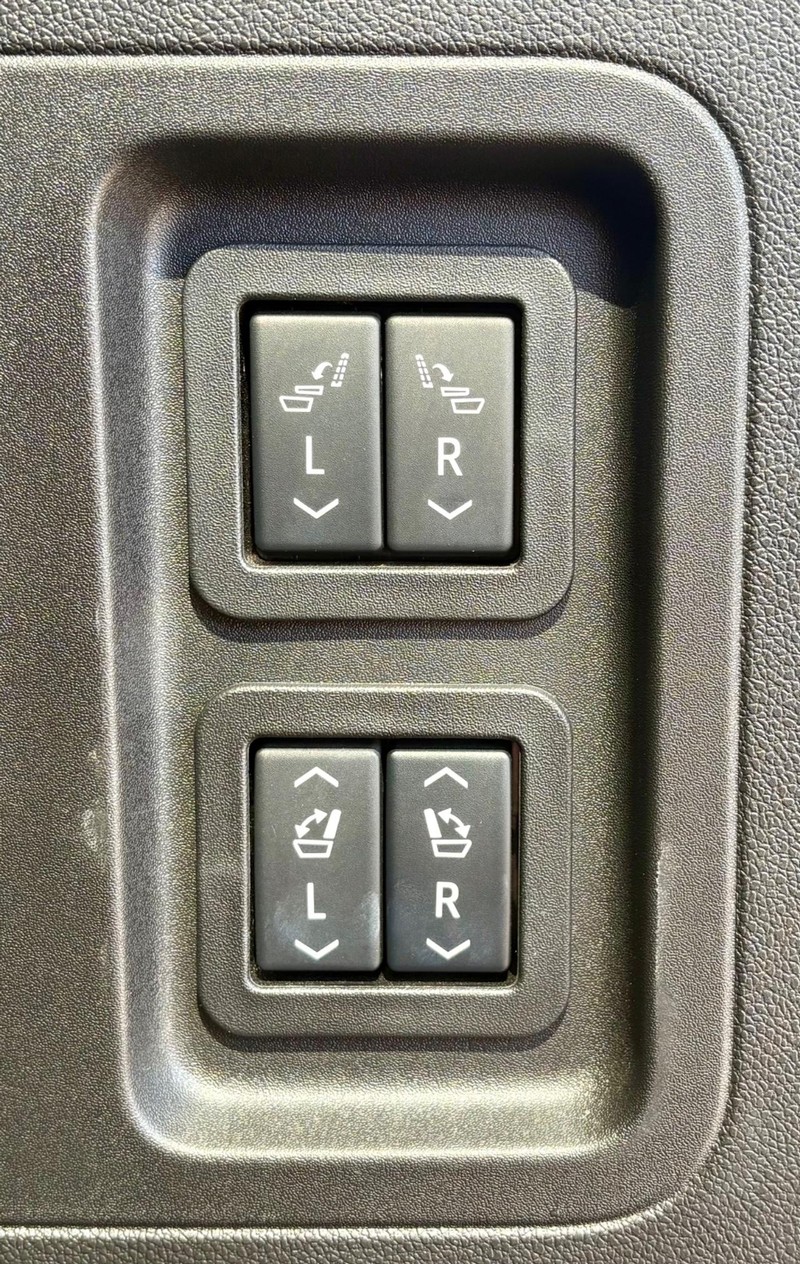 Buick Enclave Vehicle Full-screen Gallery Image 07