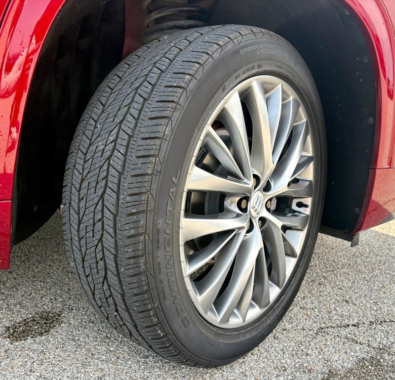 Buick Enclave Vehicle Full-screen Gallery Image 12