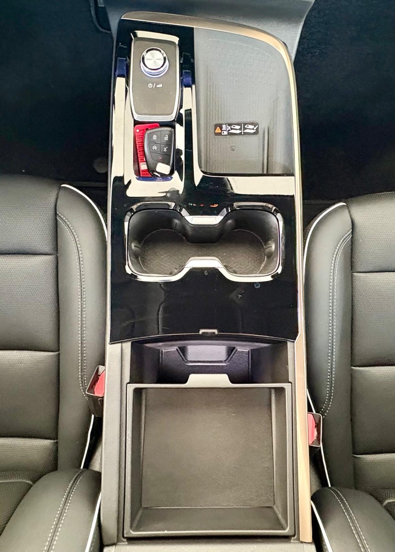 Buick Enclave Vehicle Full-screen Gallery Image 17