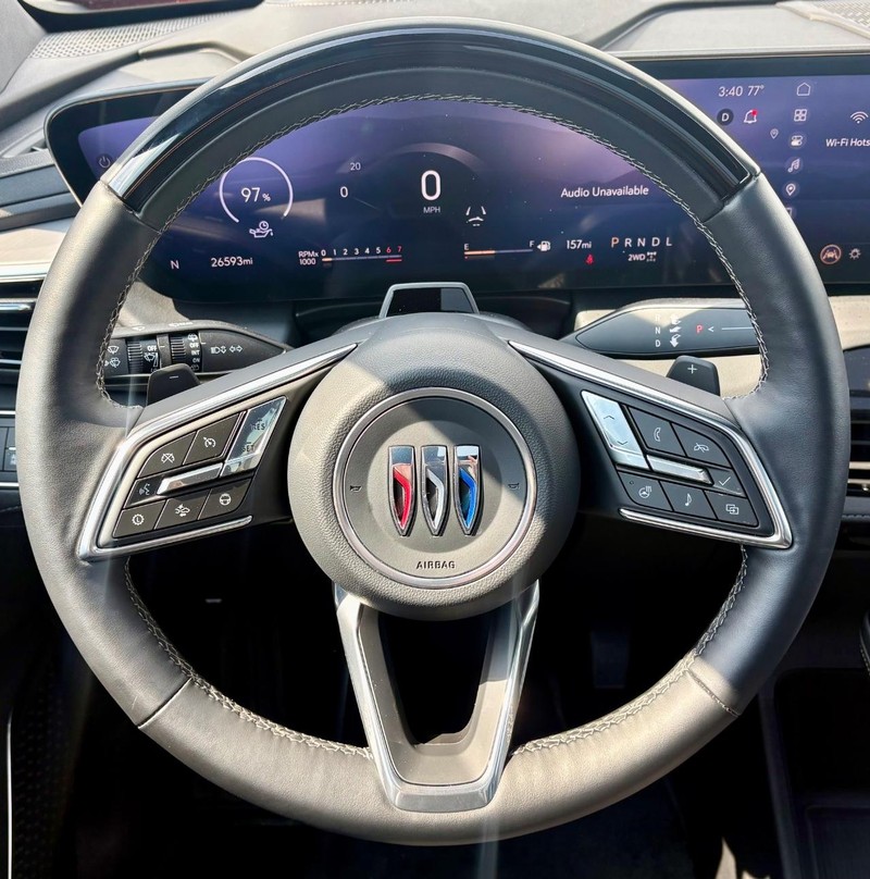Buick Enclave Vehicle Full-screen Gallery Image 24