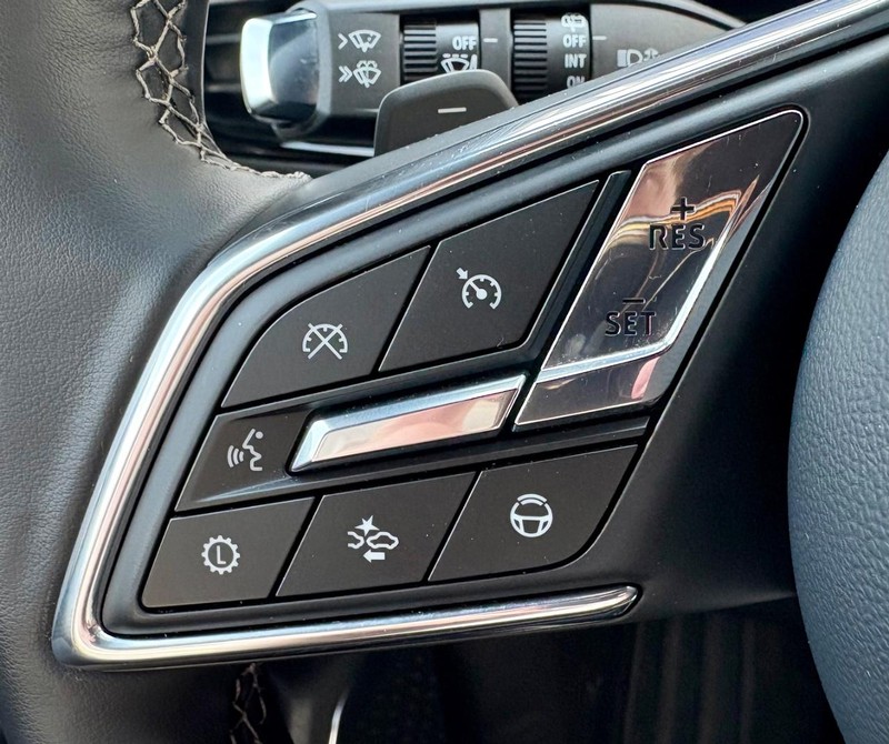 Buick Enclave Vehicle Full-screen Gallery Image 25