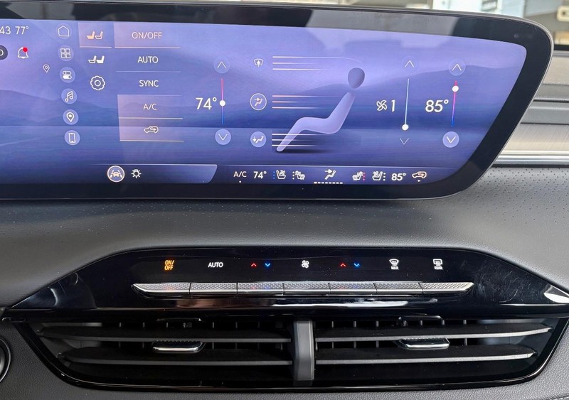 Buick Enclave Vehicle Full-screen Gallery Image 28