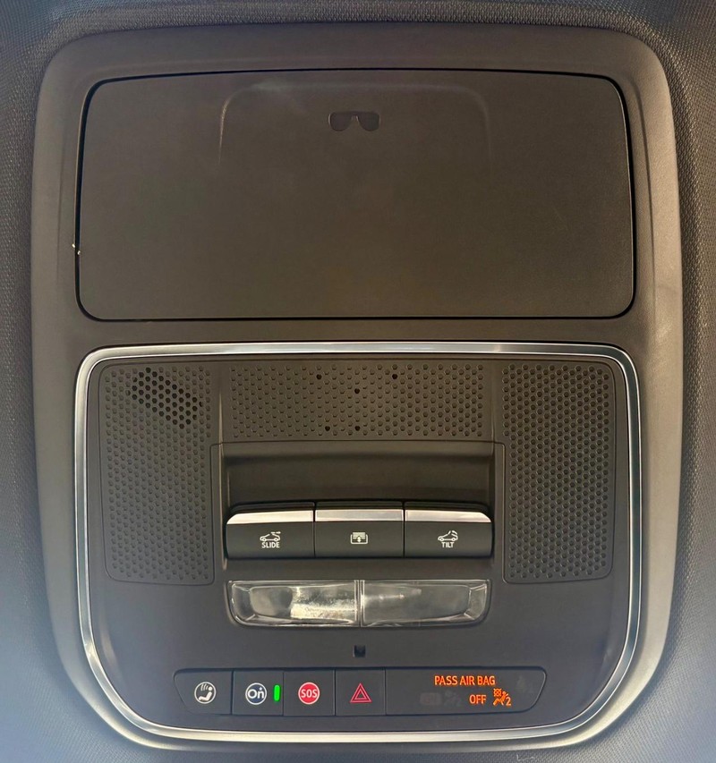 Buick Enclave Vehicle Full-screen Gallery Image 34