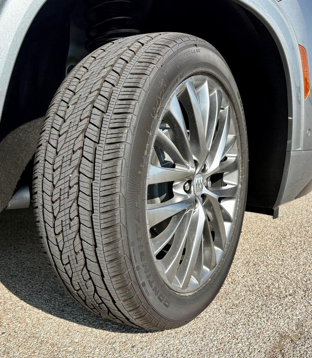 2026 Buick Enclave Avenir thumbnail image 11