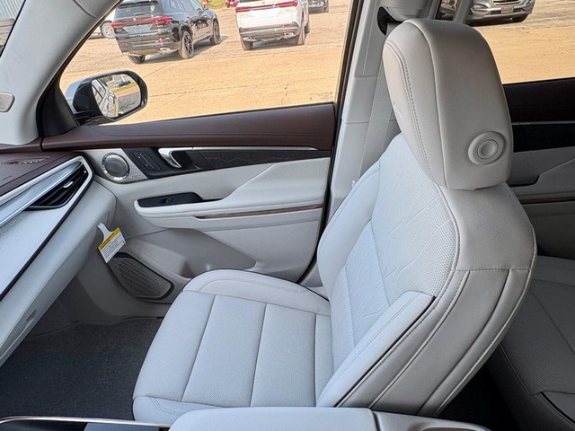 2026 Buick Enclave Avenir thumbnail image 17