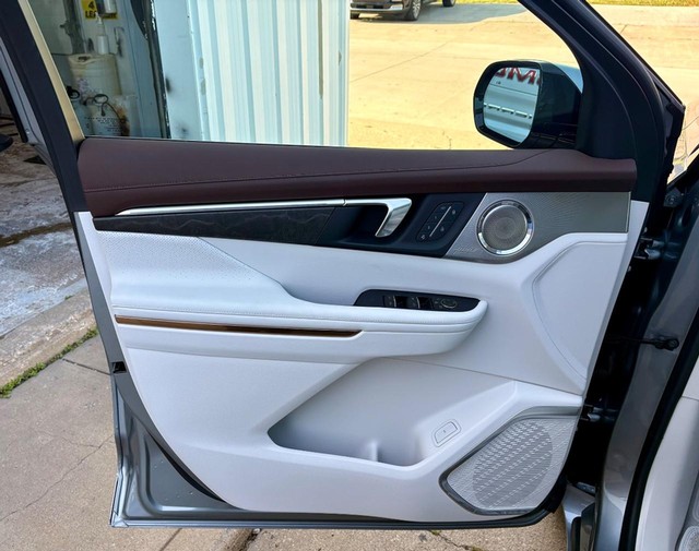 2026 Buick Enclave Avenir thumbnail image 18