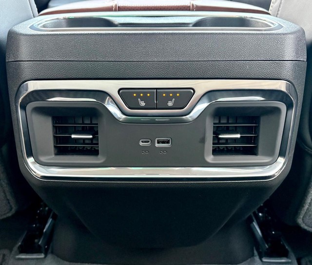 2026 GMC Sierra 2500HD Denali Ultimate thumbnail image 15
