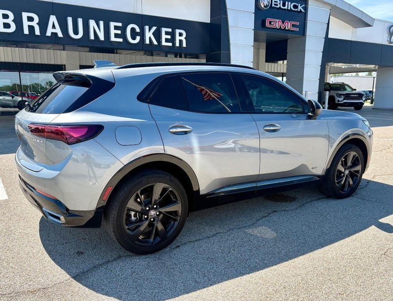 Buick Envision Vehicle Full-screen Gallery Image 03