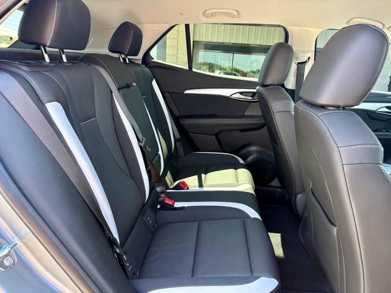 Buick Envision Vehicle Full-screen Gallery Image 11