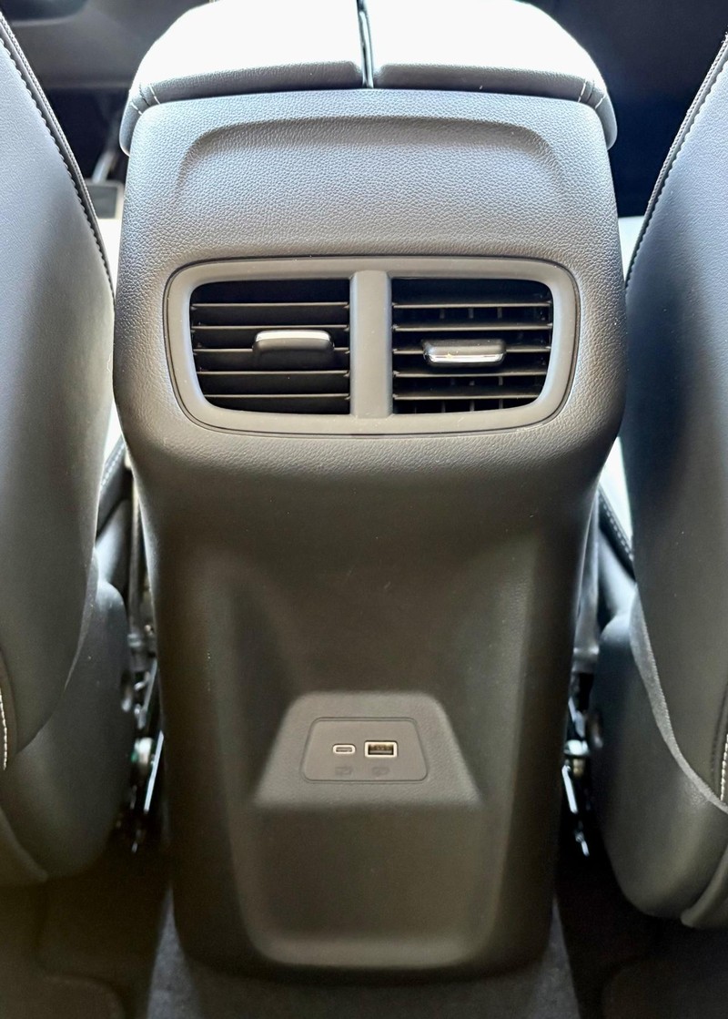 Buick Envision Vehicle Full-screen Gallery Image 12