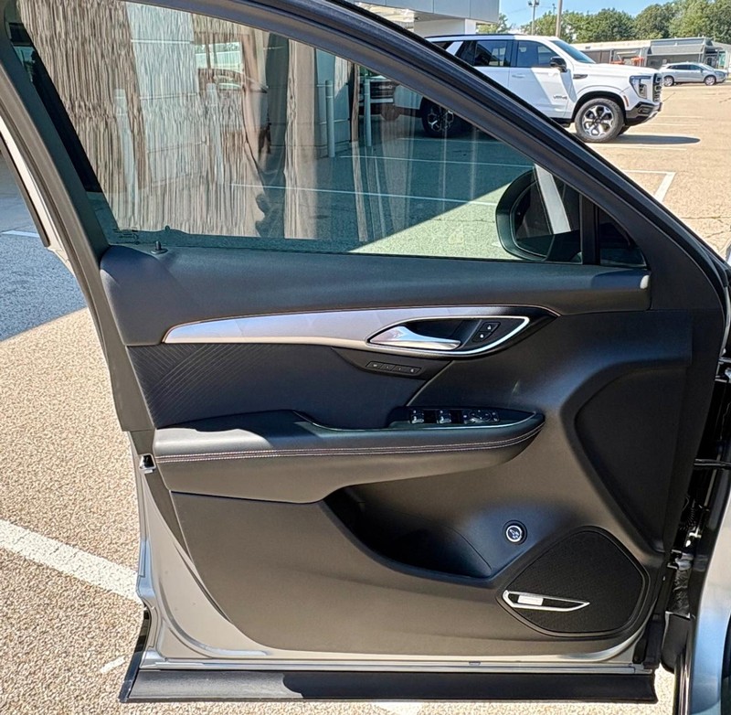 Buick Envision Vehicle Full-screen Gallery Image 16