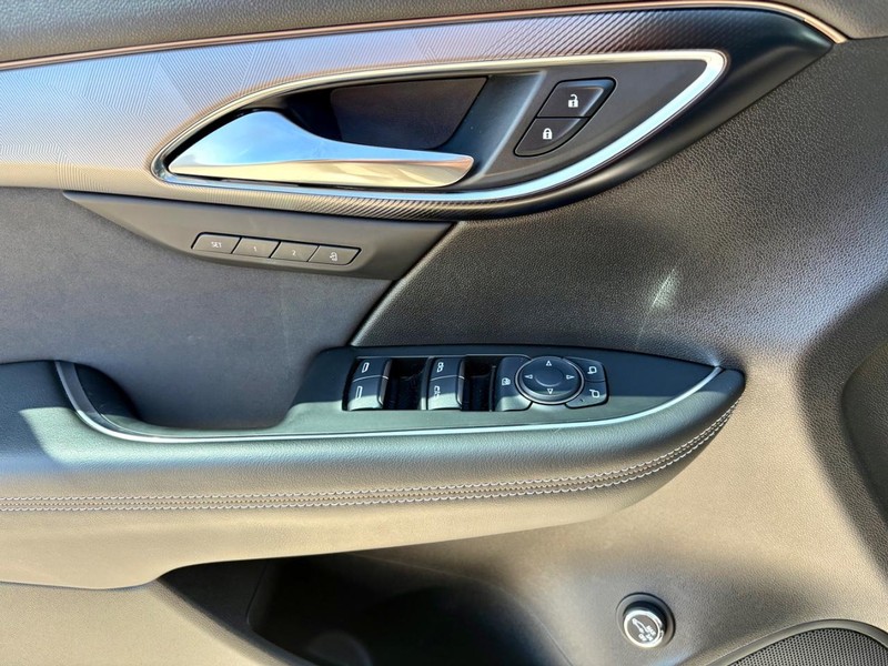 Buick Envision Vehicle Full-screen Gallery Image 17