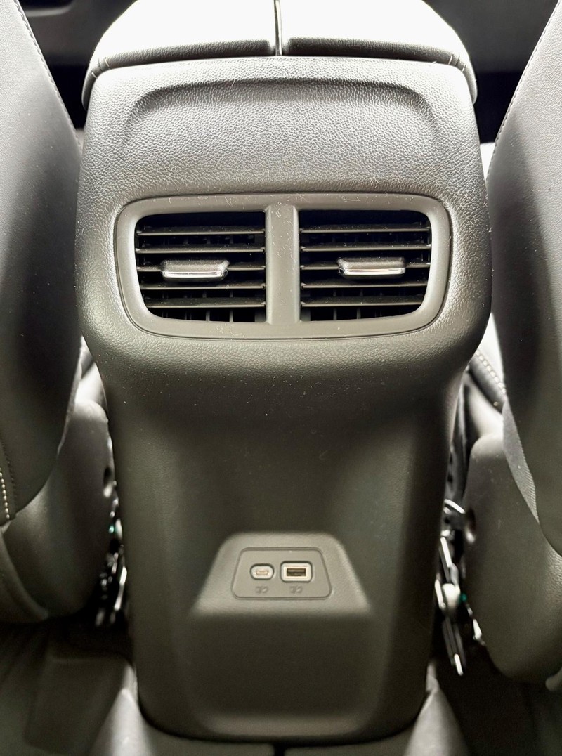 Buick Envision Vehicle Full-screen Gallery Image 12
