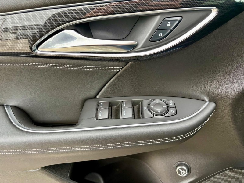 Buick Envision Vehicle Full-screen Gallery Image 17