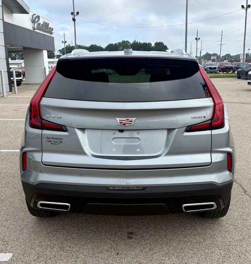 Cadillac XT4 Vehicle Full-screen Gallery Image 04