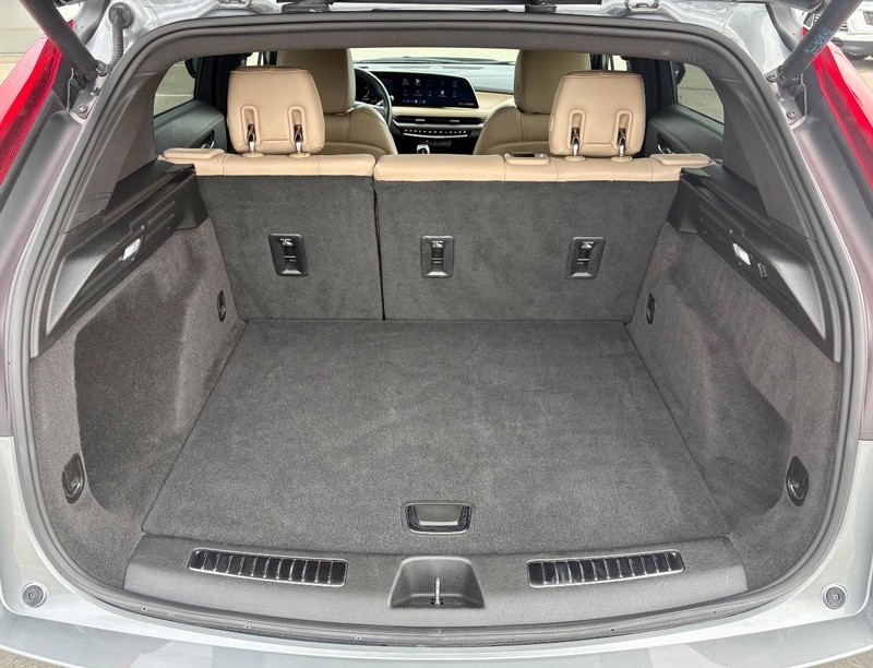 Cadillac XT4 Vehicle Full-screen Gallery Image 05
