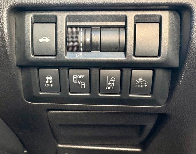 2018 Subaru Legacy Limited thumbnail image 18
