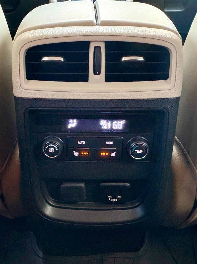 Buick Envision Vehicle Full-screen Gallery Image 12