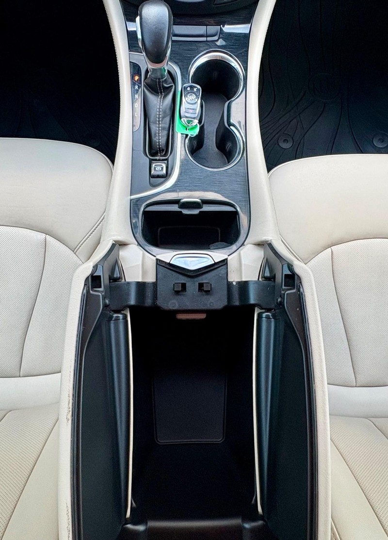 Buick Envision Vehicle Full-screen Gallery Image 14