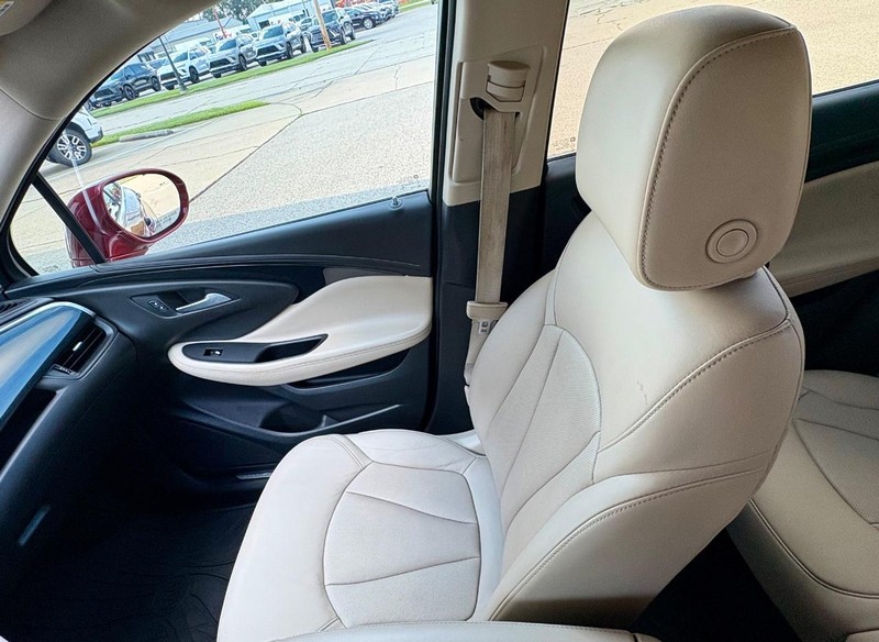 Buick Envision Vehicle Full-screen Gallery Image 15