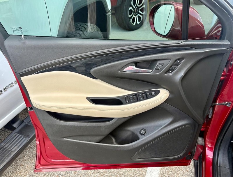 Buick Envision Vehicle Full-screen Gallery Image 16