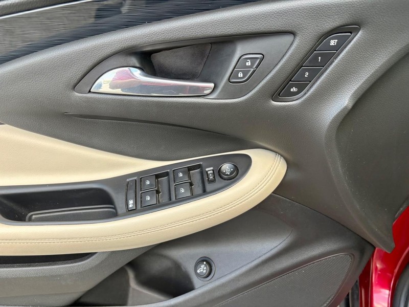 Buick Envision Vehicle Full-screen Gallery Image 17