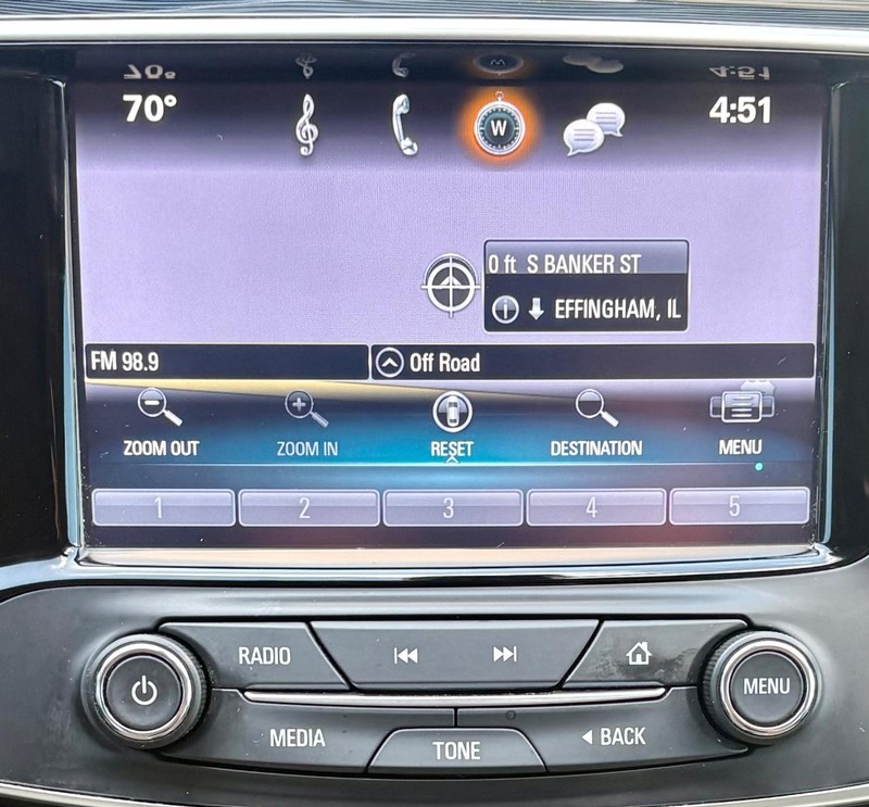 Buick Envision Vehicle Full-screen Gallery Image 25