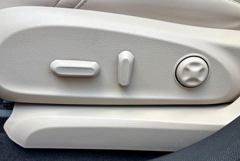 Buick Envision Vehicle Full-screen Gallery Image 32