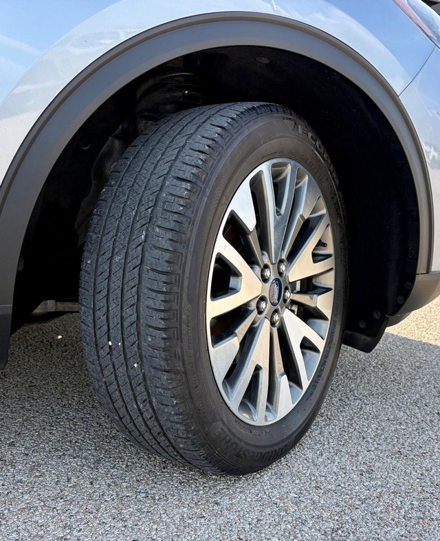 2022 Ford Escape Titanium thumbnail image 10