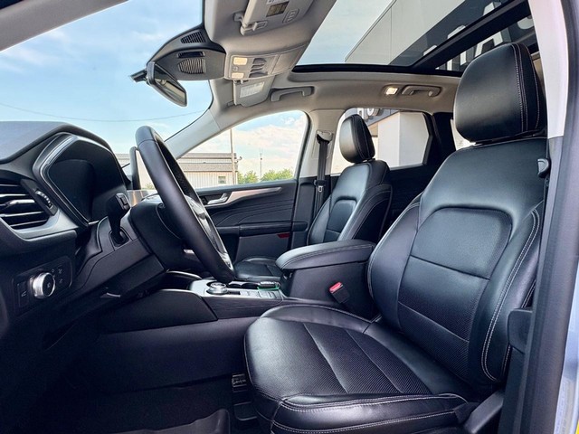 2022 Ford Escape Titanium thumbnail image 32