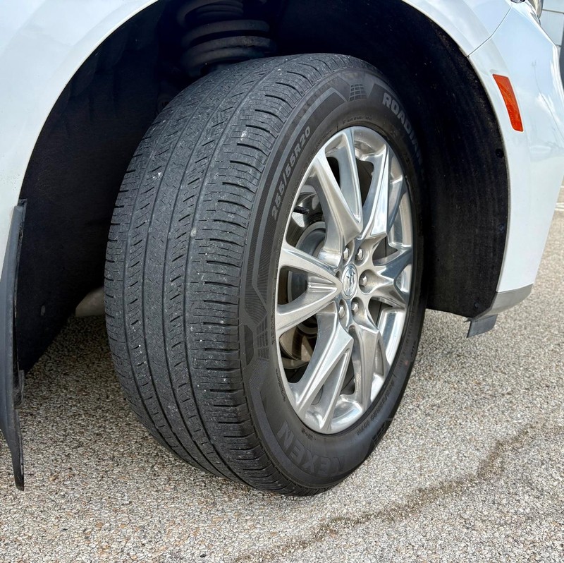 Buick Enclave Vehicle Full-screen Gallery Image 11