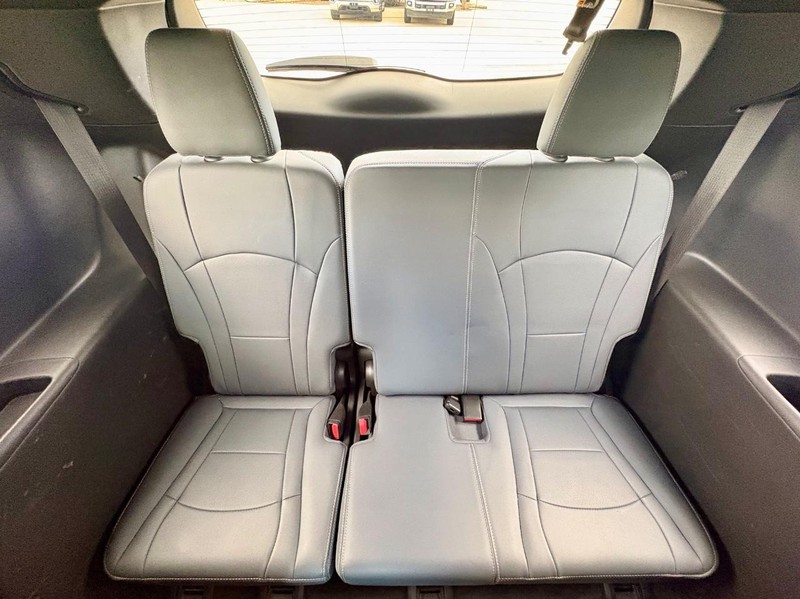 Buick Enclave Vehicle Full-screen Gallery Image 14