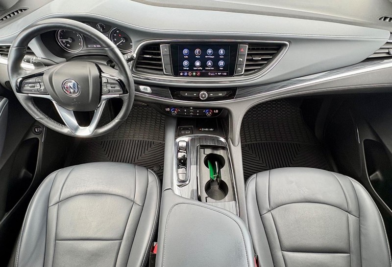 Buick Enclave Vehicle Full-screen Gallery Image 15