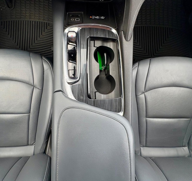 Buick Enclave Vehicle Full-screen Gallery Image 16