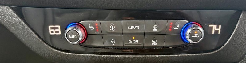Buick Enclave Vehicle Full-screen Gallery Image 28