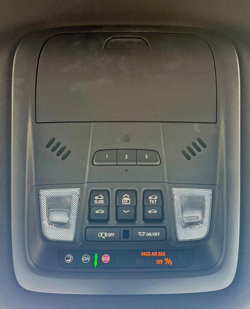 Buick Enclave Vehicle Full-screen Gallery Image 31