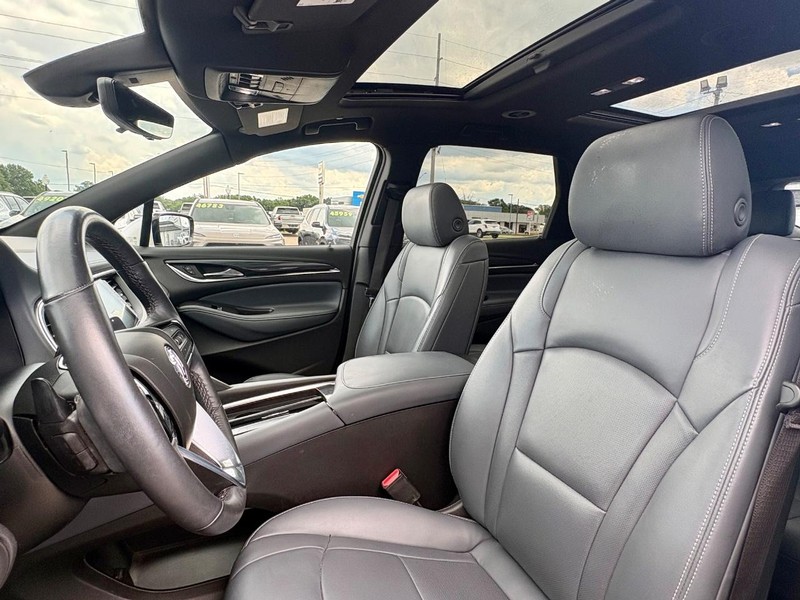 Buick Enclave Vehicle Full-screen Gallery Image 32