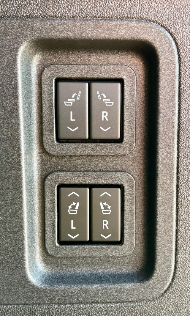 2026 Buick Enclave Sport Touring thumbnail image 07
