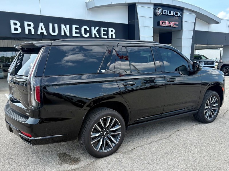 Cadillac Escalade Vehicle Full-screen Gallery Image 03