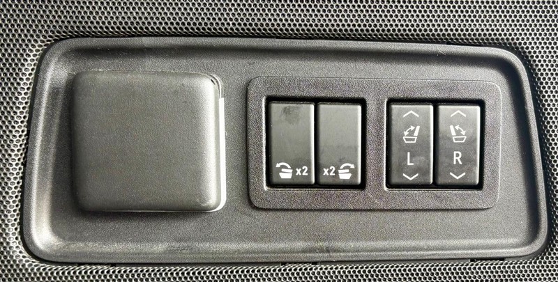 Cadillac Escalade Vehicle Full-screen Gallery Image 07
