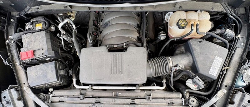Cadillac Escalade Vehicle Full-screen Gallery Image 12