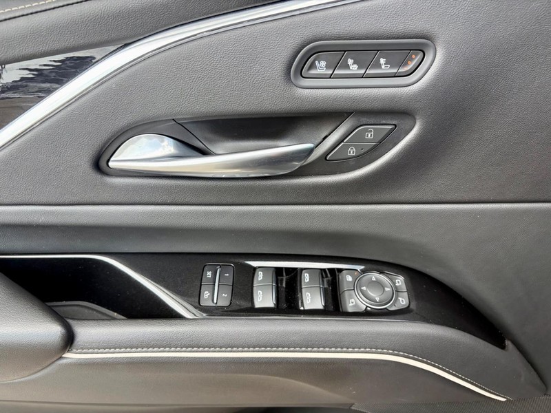 Cadillac Escalade Vehicle Full-screen Gallery Image 22