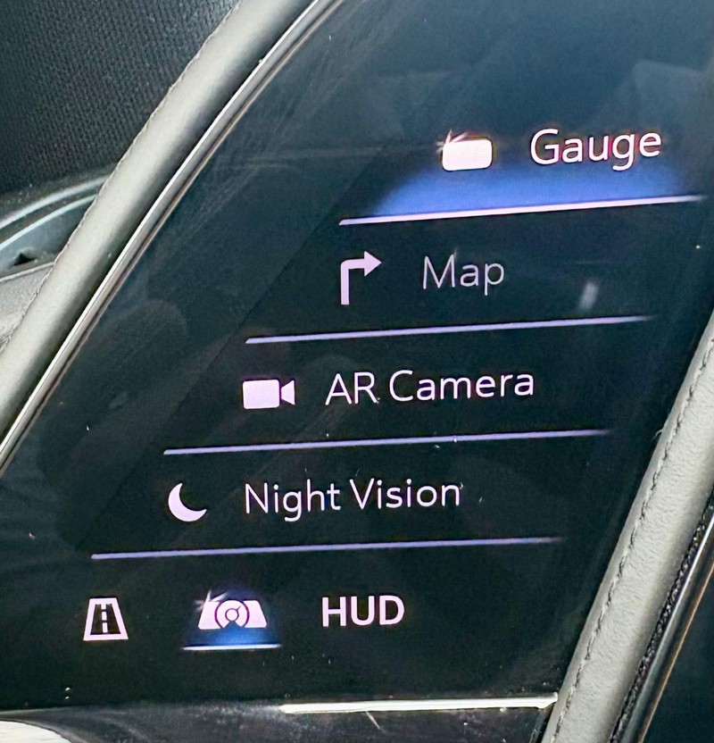 Cadillac Escalade Vehicle Full-screen Gallery Image 25
