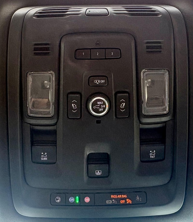 Cadillac Escalade Vehicle Full-screen Gallery Image 36