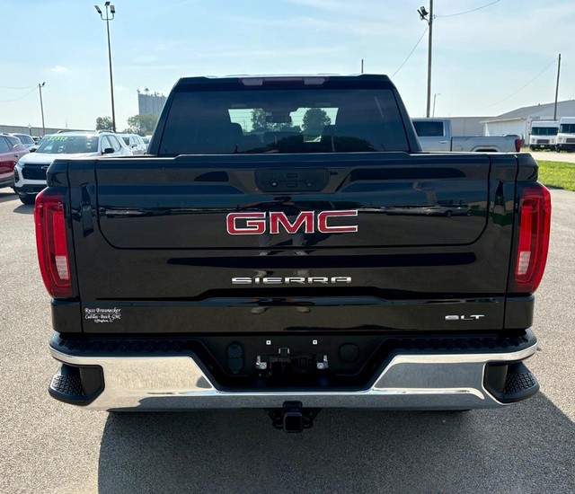 2022 GMC Sierra 1500 4WD SLT Crew Cab thumbnail image 04