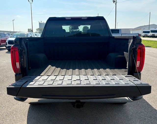2022 GMC Sierra 1500 4WD SLT Crew Cab thumbnail image 05