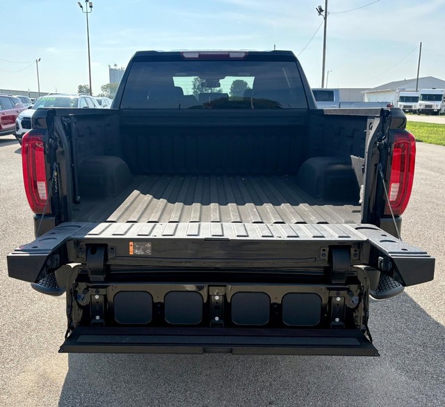 2022 GMC Sierra 1500 4WD SLT Crew Cab thumbnail image 06