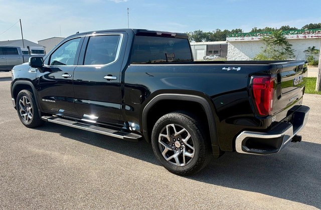 2022 GMC Sierra 1500 4WD SLT Crew Cab thumbnail image 08