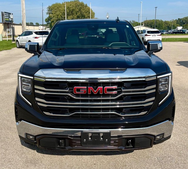 2022 GMC Sierra 1500 4WD SLT Crew Cab thumbnail image 09