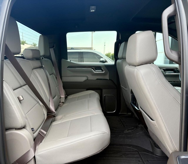 2022 GMC Sierra 1500 4WD SLT Crew Cab thumbnail image 12